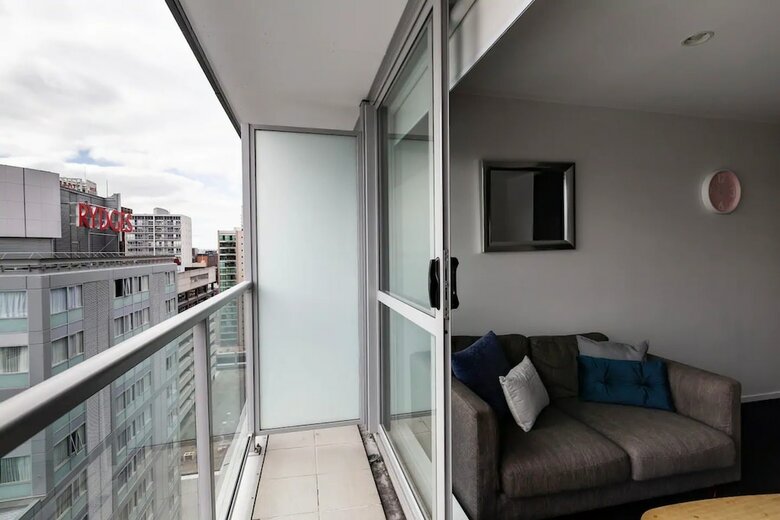 2 Bedroom High-rise Apartment With Harbour Views