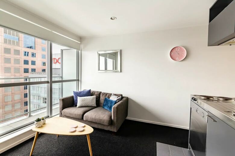 2 Bedroom High-rise Apartment With Harbour Views