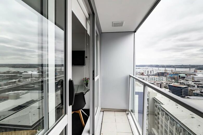 2 Bedroom High-rise Apartment With Harbour Views