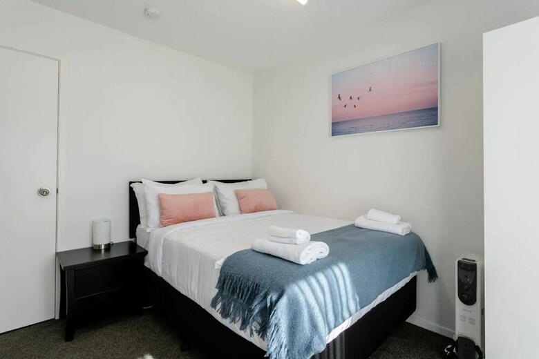 Gorgeous 3 Bedroom Townhouse With Car Park