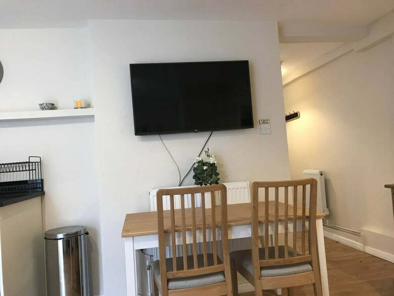 Victorian Garden Apartment In Brixton