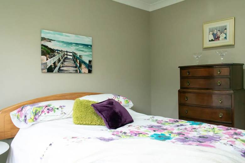 Grand 4 Bedroom Home With Balcony And Garden