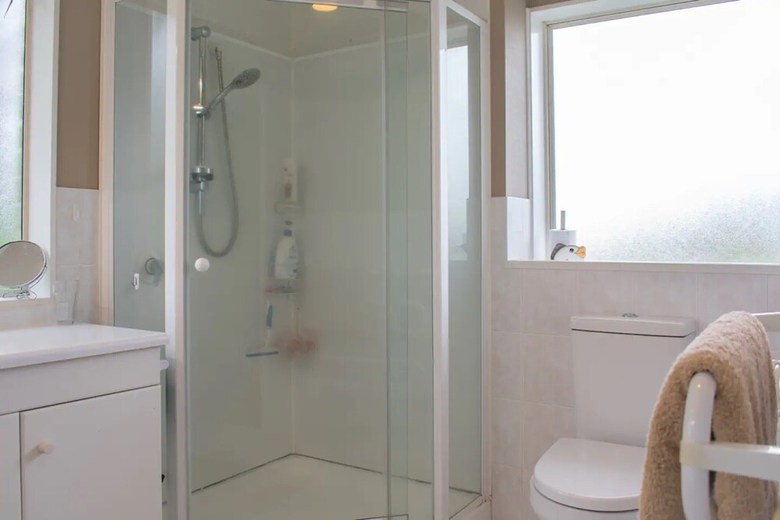 Grand 4 Bedroom Home With Balcony And Garden