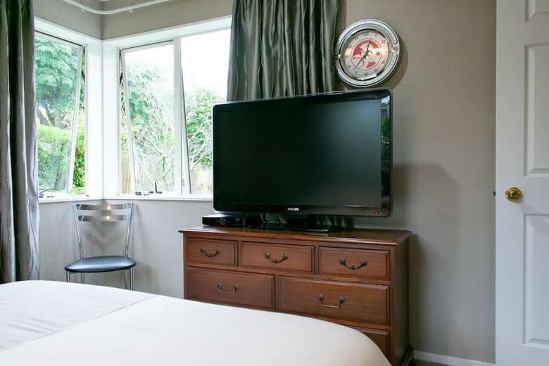 Grand 4 Bedroom Home With Balcony And Garden