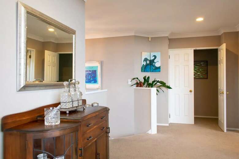 Grand 4 Bedroom Home With Balcony And Garden