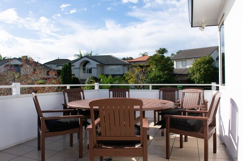Grand 4 Bedroom Home With Balcony And Garden