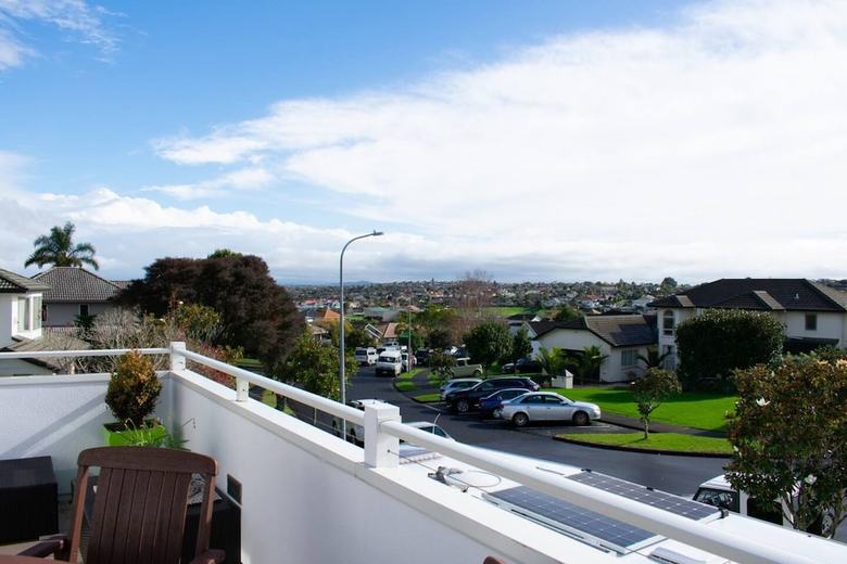 Grand 4 Bedroom Home With Balcony And Garden