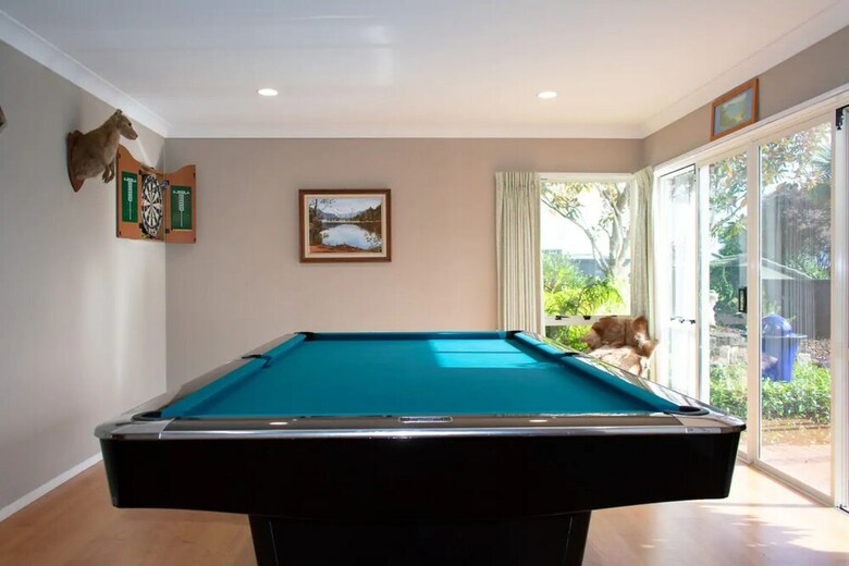 Grand 4 Bedroom Home With Balcony And Garden