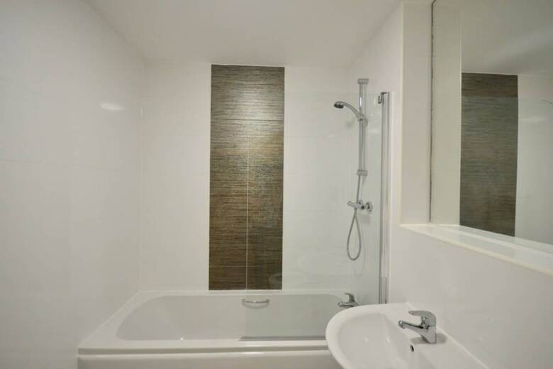 Stylish 2 Bedroom Apartment In Downtown Bristol