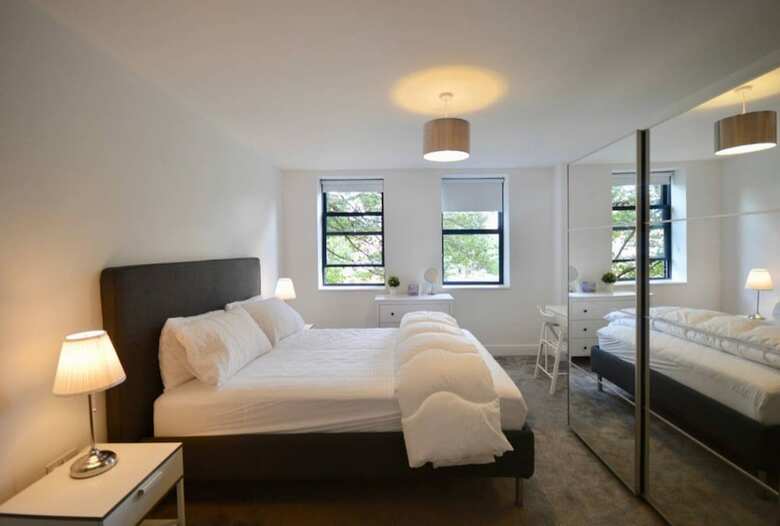 Stylish 2 Bedroom Apartment In Downtown Bristol