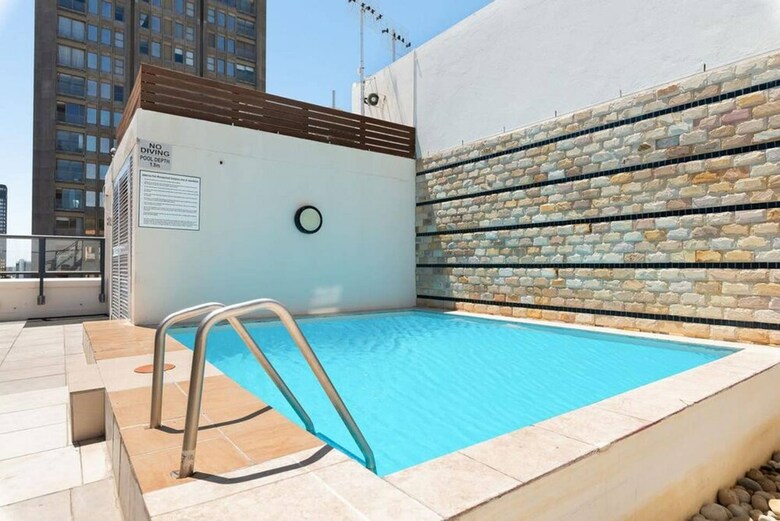 Modern High-rise Studio Apartment In Cbd