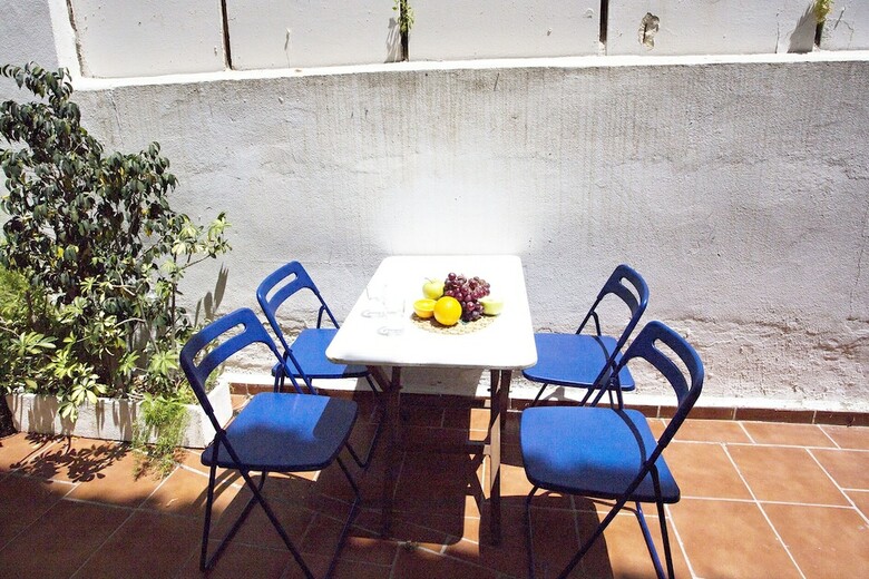 Center & White Town Apartment