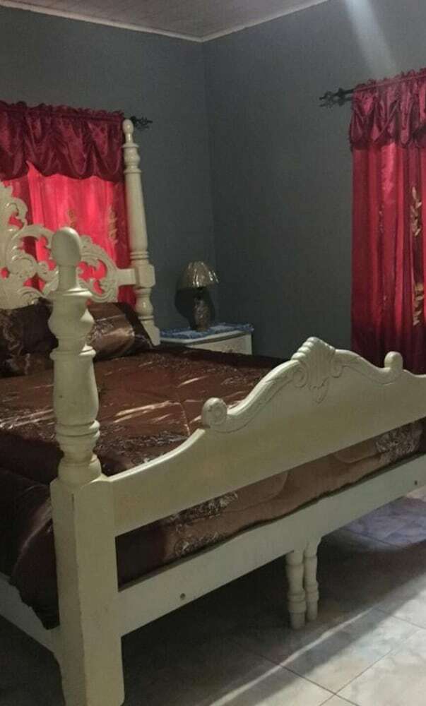 Hotel Diamonds
