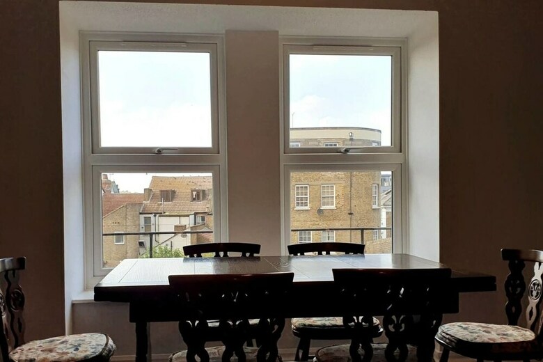 Quiet 2 Bedroom Apartment