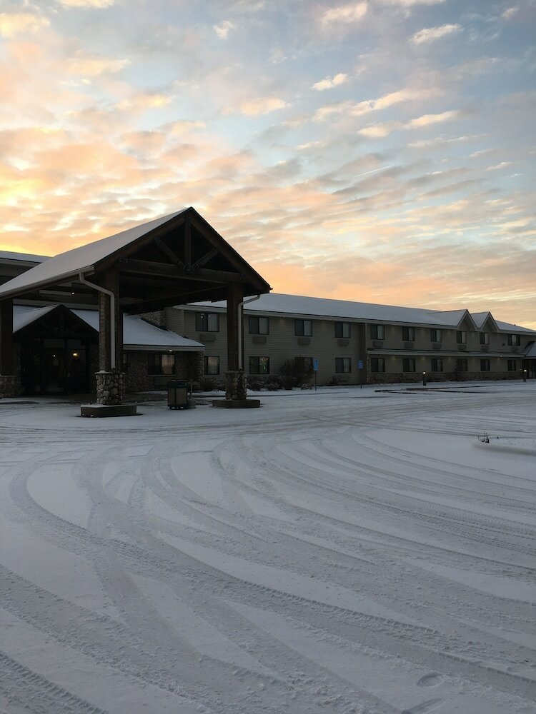 Hotel Moose Lake Lodge & Suites