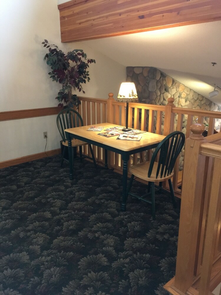 Hotel Moose Lake Lodge & Suites