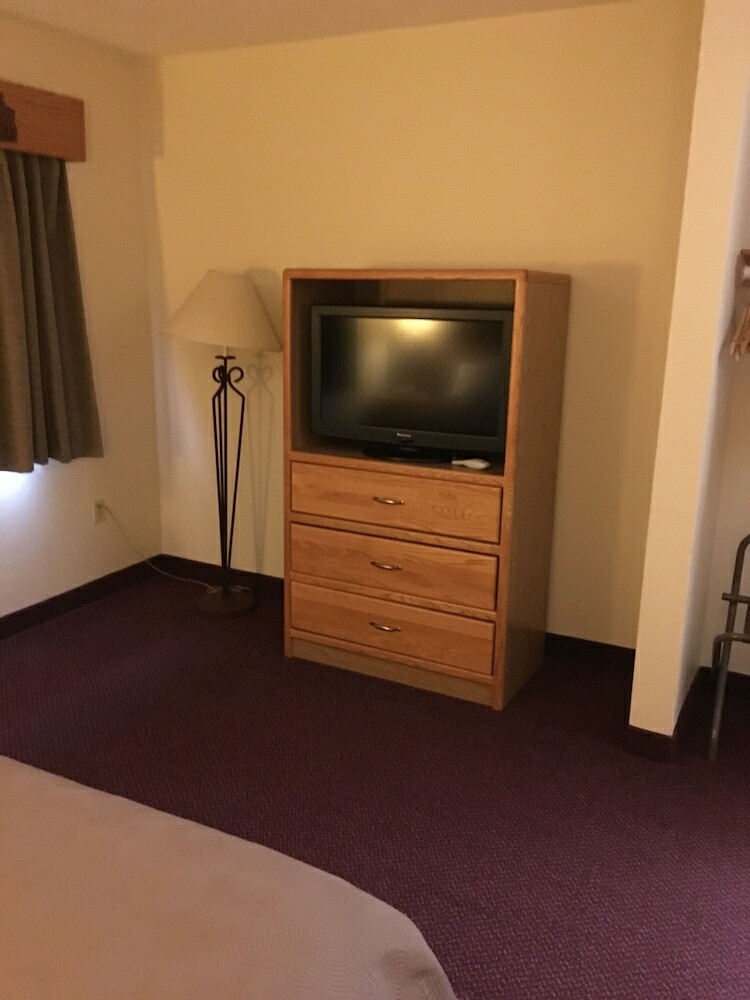 Hotel Moose Lake Lodge & Suites
