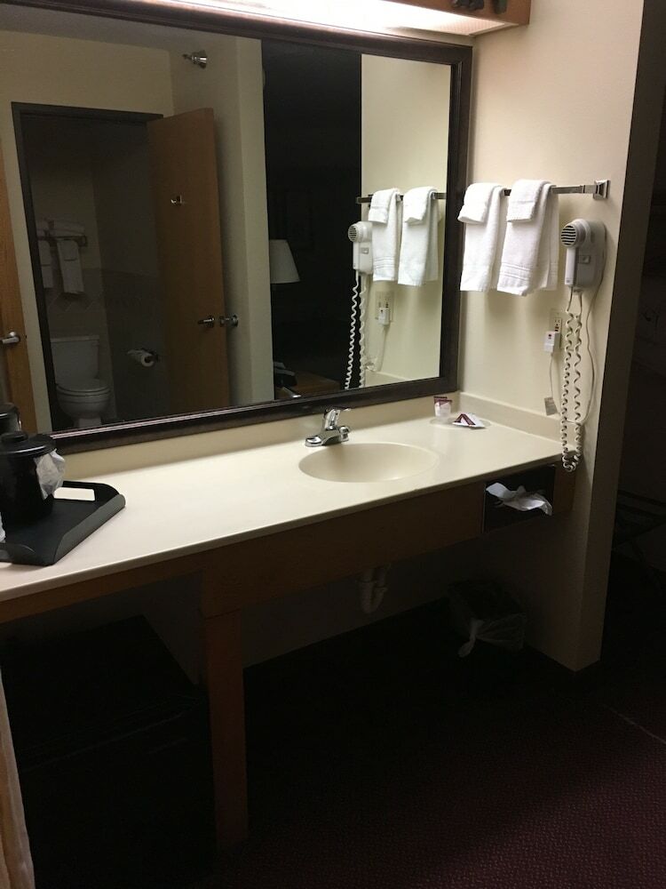 Hotel Moose Lake Lodge & Suites