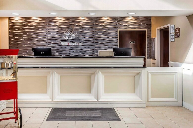 Hotel Quality Inn & Suites
