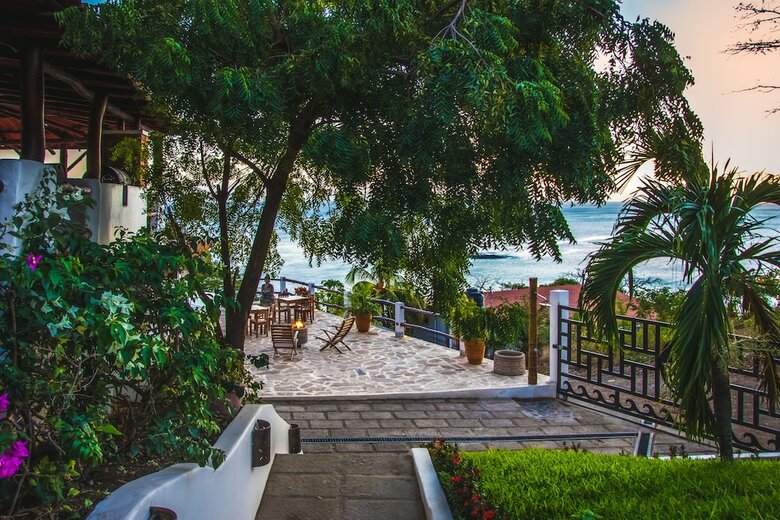Hotel Buddha Roc Beach Resort