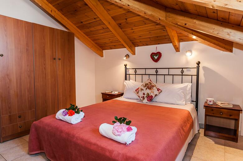 Kavos Psarou Studios And Apartments