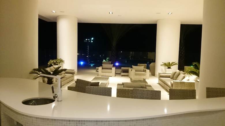 Apartamento Con Club de Playa Oceanfront