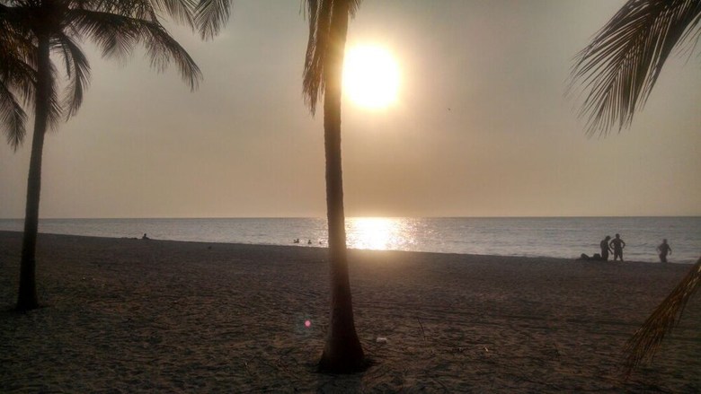 Apartamento Con Club de Playa Oceanfront