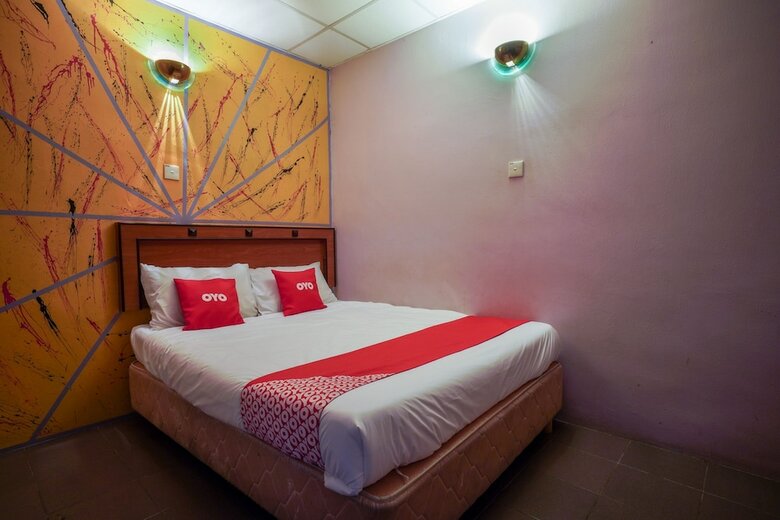 Oyo 44101 Hotel Dj Palace