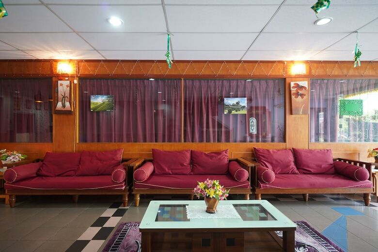 Oyo 44101 Hotel Dj Palace