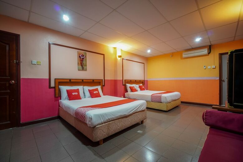 Oyo 44101 Hotel Dj Palace