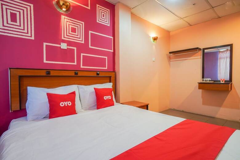 Oyo 44101 Hotel Dj Palace