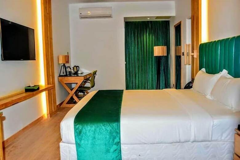 Grace Cox Smart Hotel