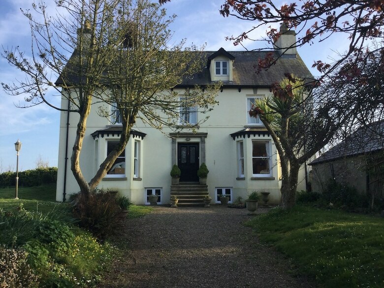 Hotel The Burrows Bed And Breakfast