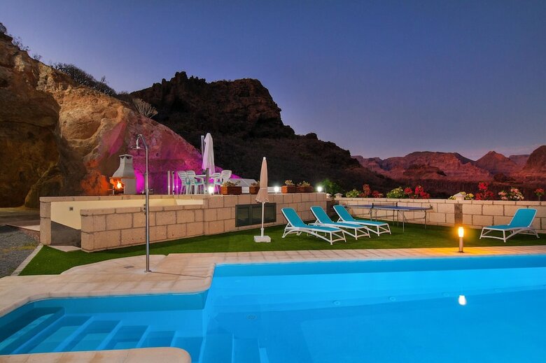 Majestic Villa Monte Leon For 6 + 6
