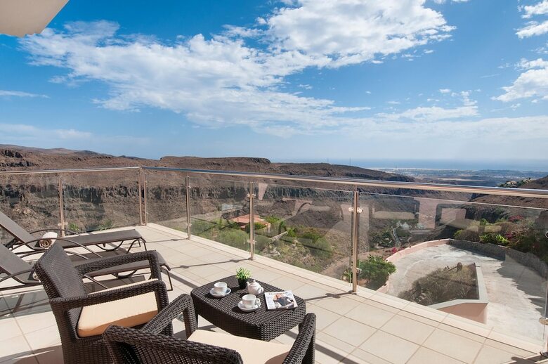 Majestic Villa Monte Leon For 6 + 6