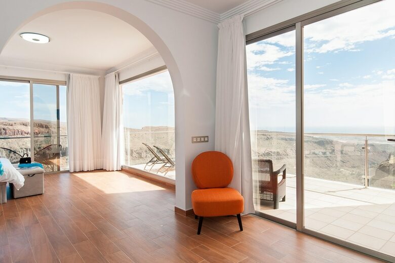 Majestic Villa Monte Leon For 6 + 6