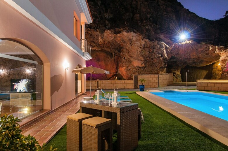 Majestic Villa Monte Leon For 6 + 6
