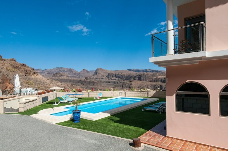 Majestic Villa Monte Leon For 6 + 6