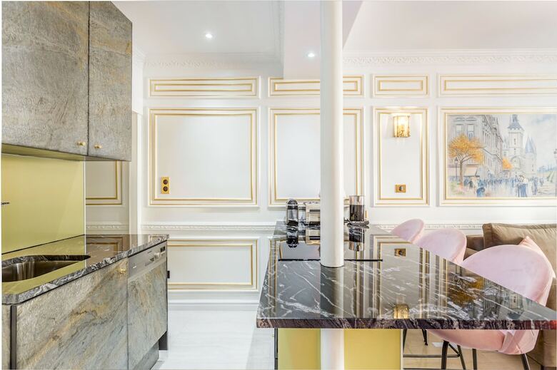 Luxury 2 Bedroom Apartment  Eiffel Tower