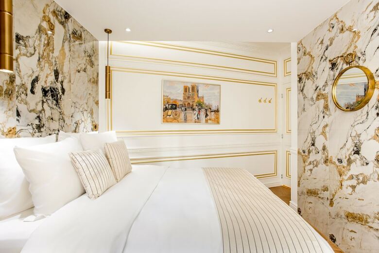 Luxury 2 Bedroom Apartment  Eiffel Tower