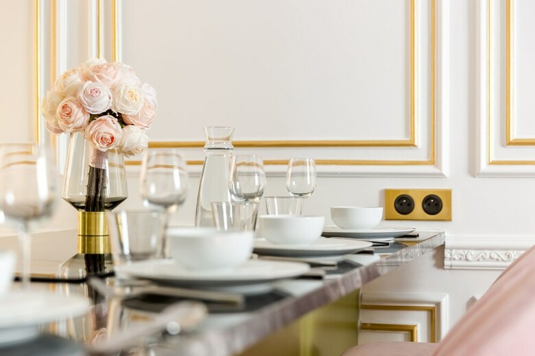 Luxury 2 Bedroom Apartment  Eiffel Tower