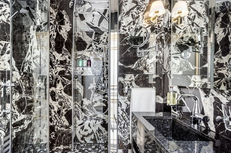 Luxury 2 Bedroom Apartment  Eiffel Tower