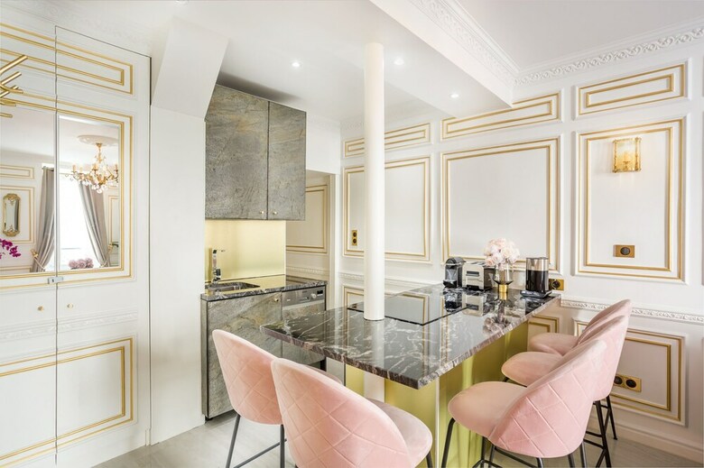 Luxury 2 Bedroom Apartment  Eiffel Tower
