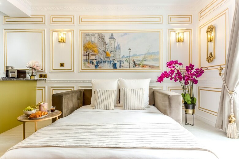 Luxury 2 Bedroom Apartment  Eiffel Tower