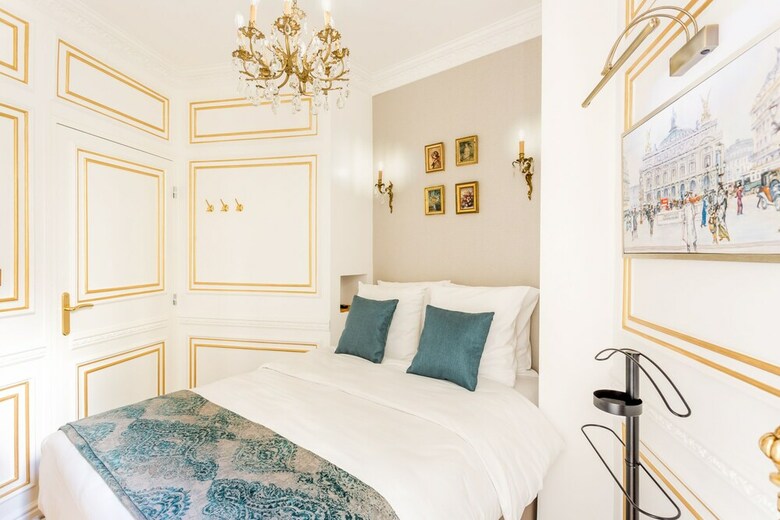 Luxury 2 Bedroom Apartment  Eiffel Tower