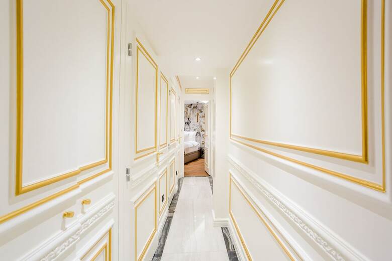 Luxury 2 Bedroom Apartment  Eiffel Tower