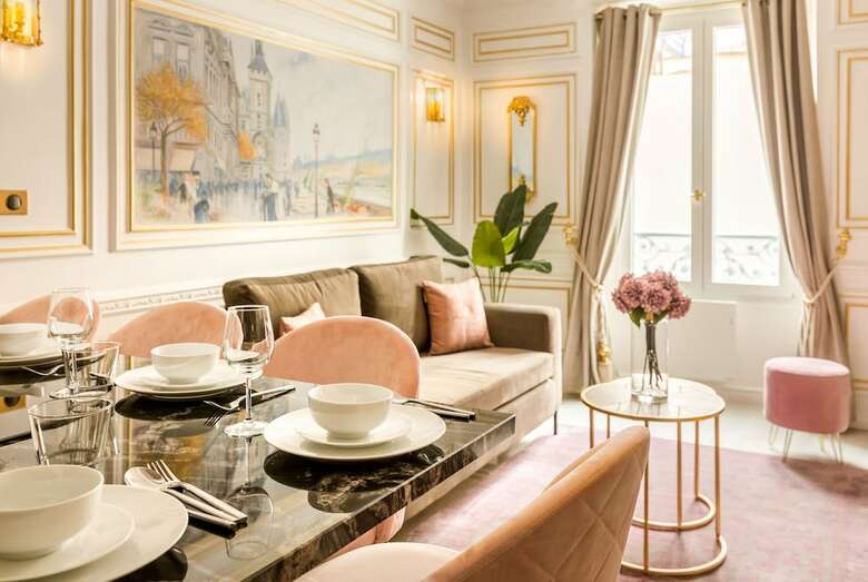 Luxury 2 Bedroom Apartment  Eiffel Tower