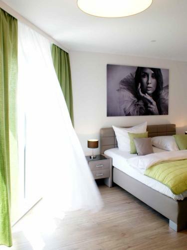 R & J Hotel