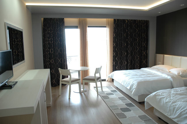 1 Maji Hotel