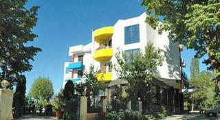 1 Maji Hotel